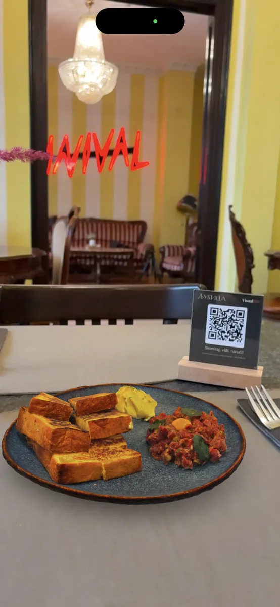 Gericht mit VisualBite QR-Aufsteller in einem Belgrader Restaurant